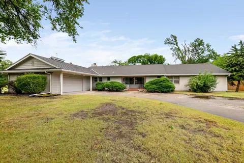 1348 N Estate Ct, Wichita, KS 67208