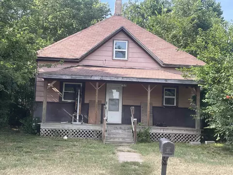 621 E 4th St, Wellington, KS 67152