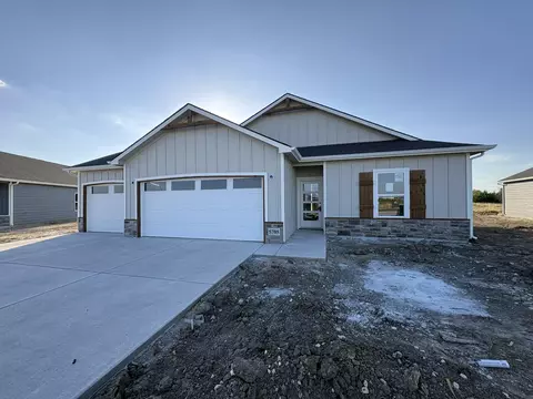 5705 Plumthicket St, Bel Aire, KS 67226