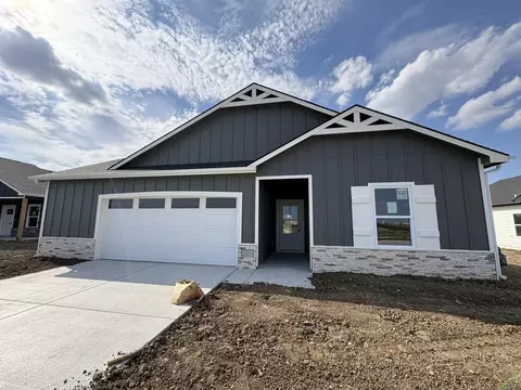 5713 Plumthicket St, Bel Aire, KS 67226