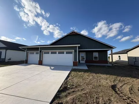 5801 Plumthicket St, Bel Aire, KS 67226