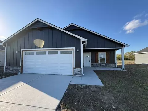 5709 Plumthicket St, Bel Aire, KS 67226