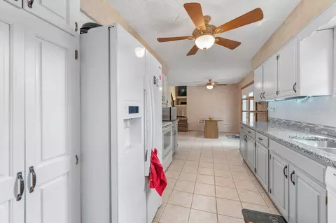 Kitchen - 3 N Willow, Mulvane, KS 67110 photo 4 of 5
