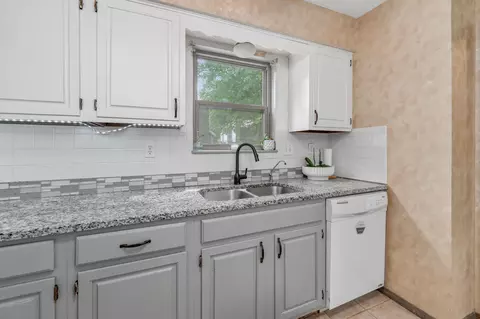 Kitchen - 3 N Willow, Mulvane, KS 67110 photo 3 of 5
