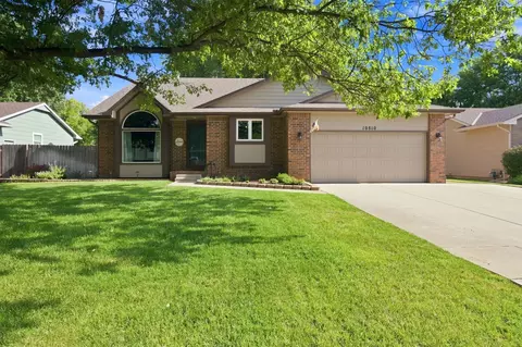 10810 W Rolling Hls, Wichita, KS 67212