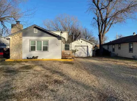 206 N Poplar, Douglass, KS 67039