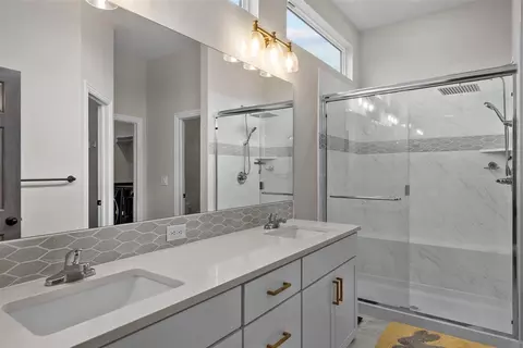 Bath - 4909 N Emerald Ct, Maize, KS 67101 photo 1 of 3