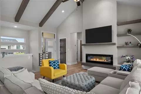 Living - 4909 N Emerald Ct, Maize, KS 67101 photo 2 of 5