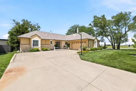 1820 E Beaumont St, Park City, KS 67219