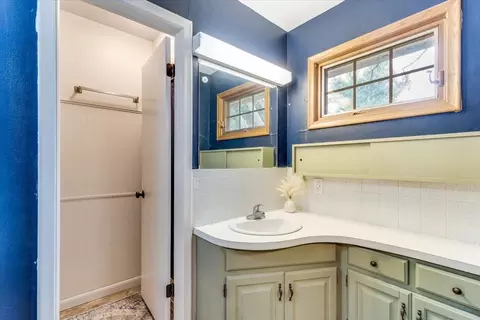 Bath - 917 W 4th St, Halstead, KS 67056 photo 3 of 4