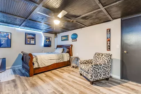 Bedroom - 917 W 4th St, Halstead, KS 67056 photo 4 of 5