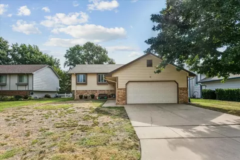 424 N Pine Grove Cr, Wichita, KS 67212