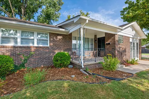 901 S Drury Ln, Wichita, KS 67207