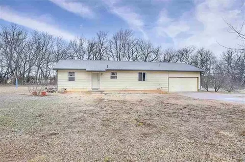 1009 E 8th, Douglass, KS 67039