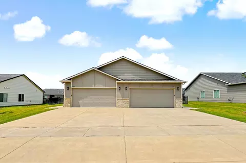5227-5229 N Cypress St, Bel Aire, KS 67226