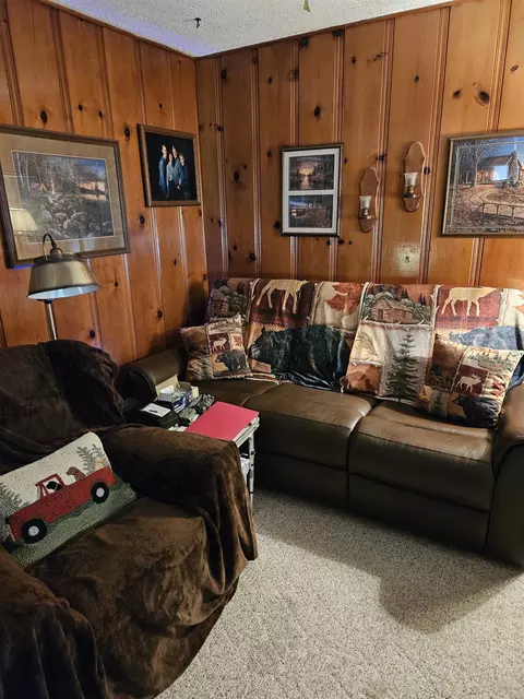 Living - 469 Aa70 Rd, Fall River, KS 67047 photo 1 of 2