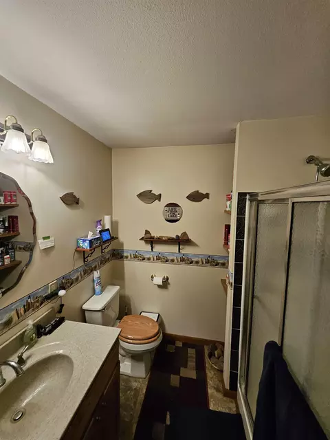 Bath - 469 Aa70 Rd, Fall River, KS 67047 photo 1 of 2