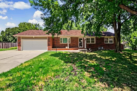 3 W Son Ct, Valley Center, KS 67147