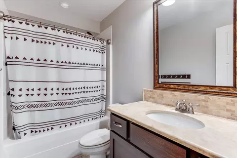 Bath - 4011 N Bluestem Ct, Maize, KS 67101 photo 2 of 3