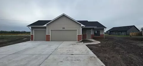 1621 Midway Ct, Valley Center, KS 67147