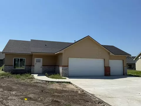 1621 Midway Ct, Valley Center, KS 67147