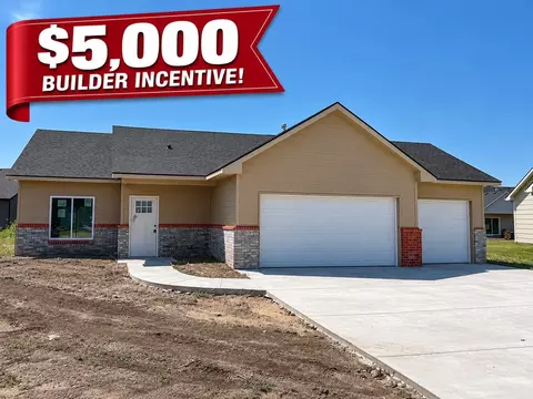 1621 Midway Ct, Valley Center, KS 67147
