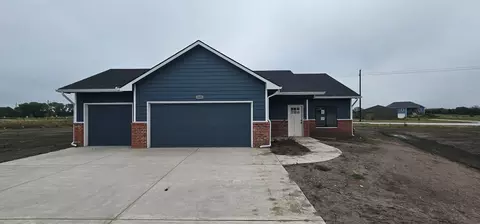 1630 Midway Ct, Valley Center, KS 67147