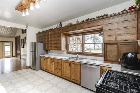Kitchen - 426 SE 10 Ave, Anthony, KS 67003 photo 3 of 3