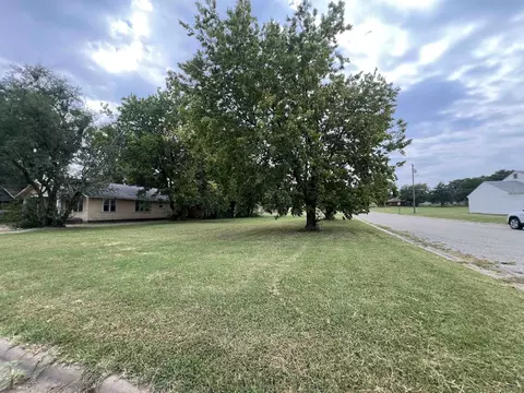 825 N 5th, Arkansas City, KS 67005