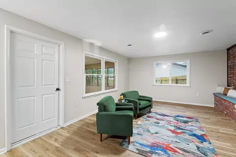 Living - 545 S Queen, Maize, KS 67101 photo 4 of 7