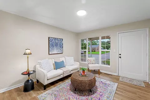 Living - 545 S Queen, Maize, KS 67101 photo 2 of 7