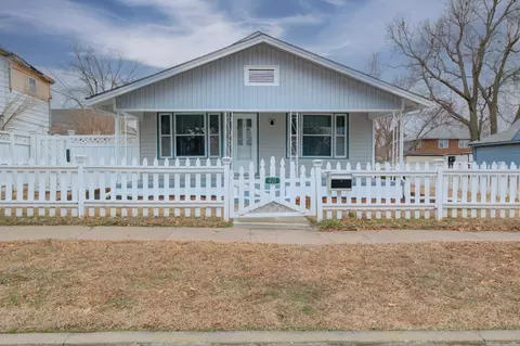 411 W Chestnut Ave, Arkansas City, KS 67005