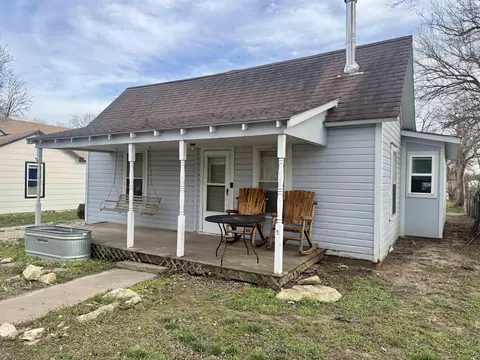 Exterior - 321 W Violet, Potwin, KS 67123 photo 2 of 5