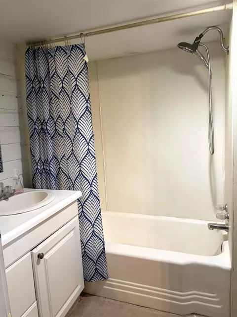 Bath - 321 W Violet, Potwin, KS 67123 photo 1 of 2