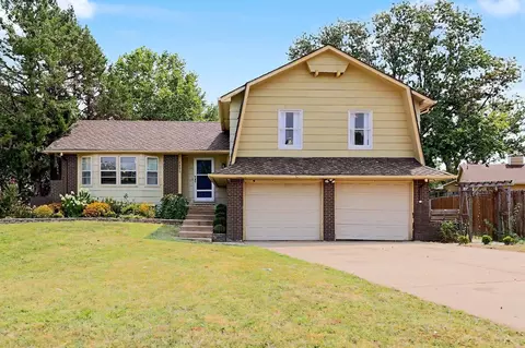 8233 E Bluestem Ct, Wichita, KS 67207