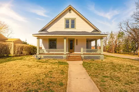 604 W Spring Ave, Conway Springs, KS 67031