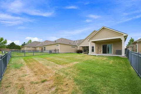Exterior - 1024 E Twisted Oak Rd, Derby, KS 67037 photo 5 of 9