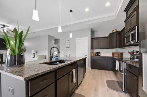 Kitchen - 1024 E Twisted Oak Rd, Derby, KS 67037 photo 3 of 4
