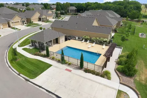 Exterior - 1024 E Twisted Oak Rd, Derby, KS 67037 photo 8 of 9
