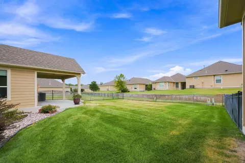 Exterior - 1024 E Twisted Oak Rd, Derby, KS 67037 photo 6 of 9