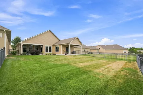 Exterior - 1024 E Twisted Oak Rd, Derby, KS 67037 photo 7 of 9