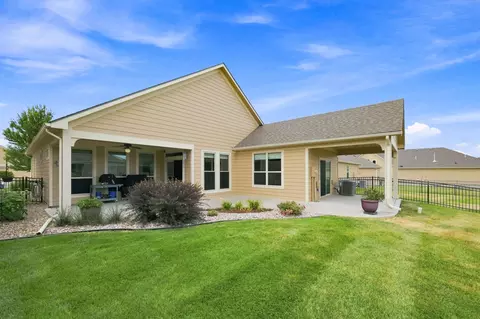 Exterior - 1024 E Twisted Oak Rd, Derby, KS 67037 photo 4 of 9