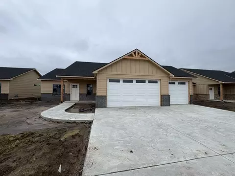 5817 Plumthicket St, Bel Aire, KS 67226