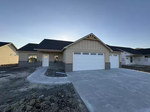 5817 Plumthicket St, Bel Aire, KS 67226