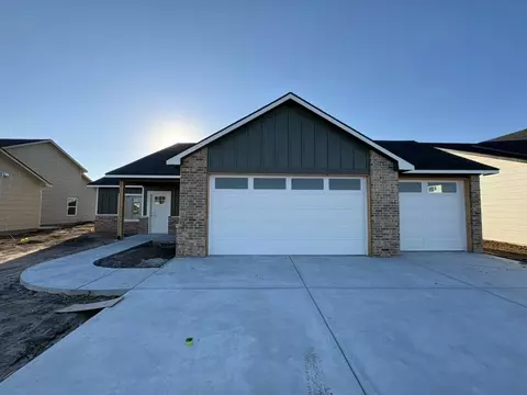 5817 Plumthicket St, Bel Aire, KS 67226