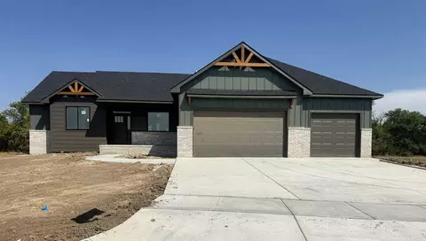 1493 W Cozy Hollow Ct, Goddard, KS 67052