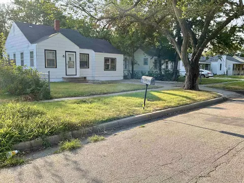 2147 S Laura, Wichita, KS 67211