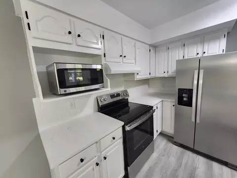 Kitchen - 3100 N Ohio, Augusta, KS 67010 photo 2 of 3