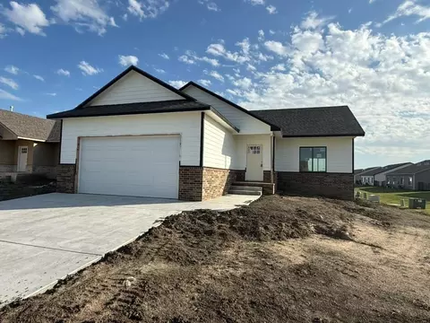 8955 E Joshua St, Bel Aire, KS 67226