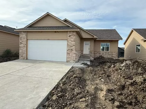 8973 E Joshua St, Bel Aire, KS 67226